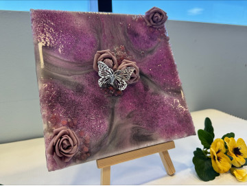 Картина от епоксидна смола Рози и пеперуда