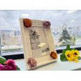 декоративна рамка за снимки с лилави рози и цветя