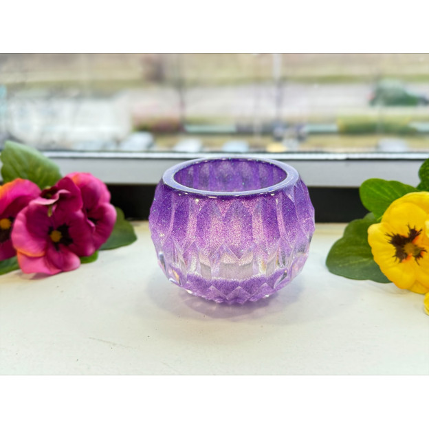 ръчно изработен декоративен свещник от епоксидна смола лилав