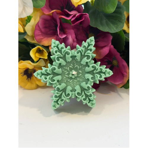 Ароматна свещ от соев и пчелен восък Снежинка 1 М560