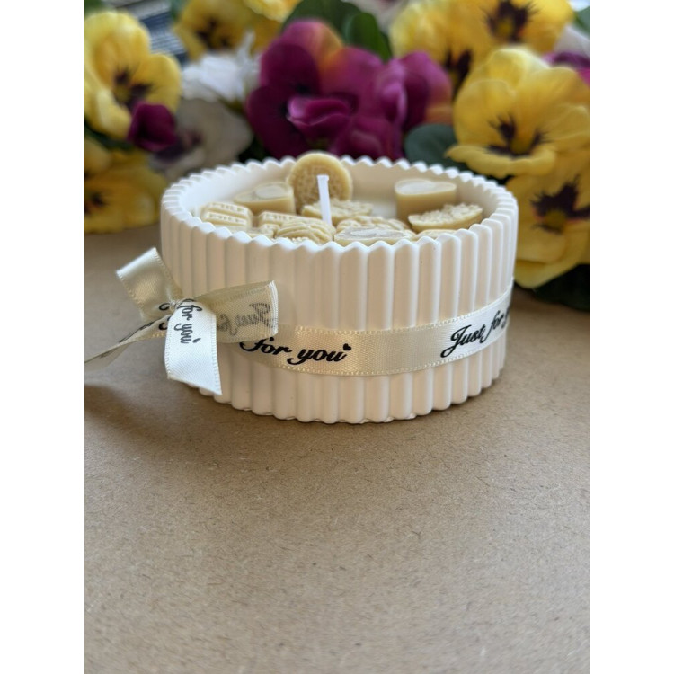 Ароматна свещ от соев и пчелен восък в кашпа М681