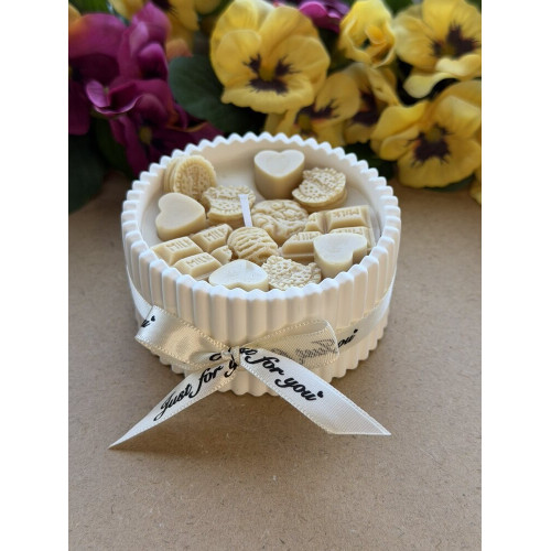 Ароматна свещ от соев и пчелен восък в кашпа М681