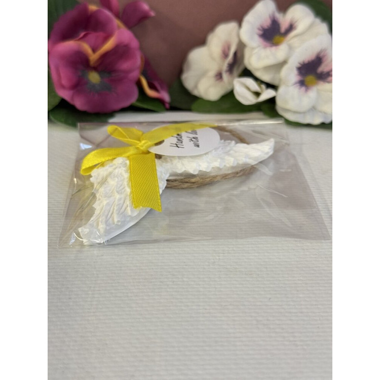 Гипсокерамична висулка Ангелски Крила Жъл