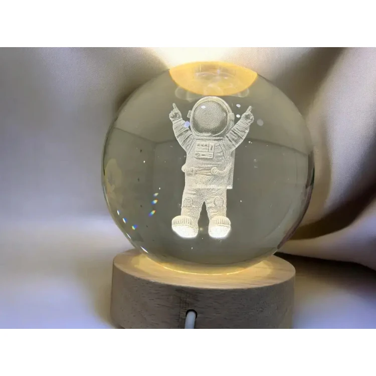Нощна лампа Космонавт 3D голяма